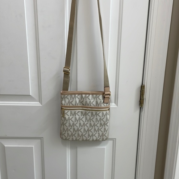 Michael Kors Handbags - Michael Kors Crossbody
